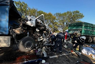 Уголовное дело возбуждено после смертельного ДТП с тремя КамАЗами и легковушкой под Армавиром