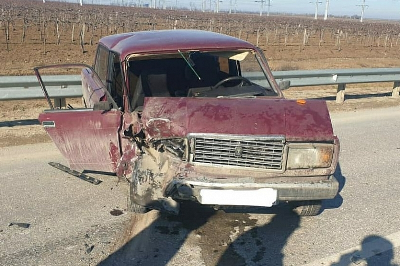 В Краснодарском крае в ДТП пострадали водитель ВАЗа и ребенок