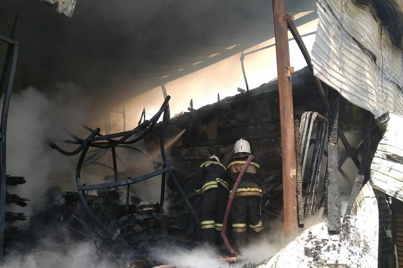 Опубликовано видео тушения крупного пожара на Ростовском шоссе в Краснодаре