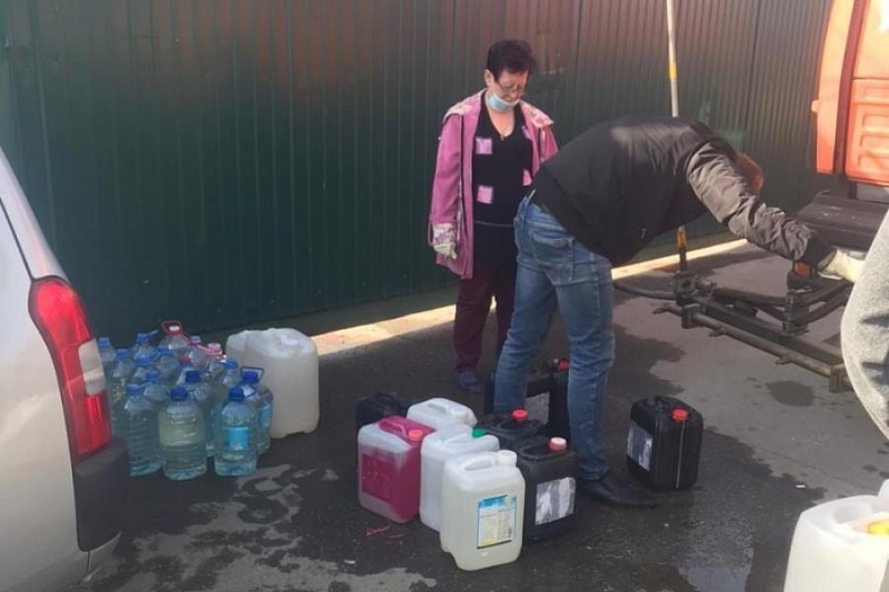 Управляющим организациям Краснодара бесплатно передали почти 50 тонн дезинфицирующего средства