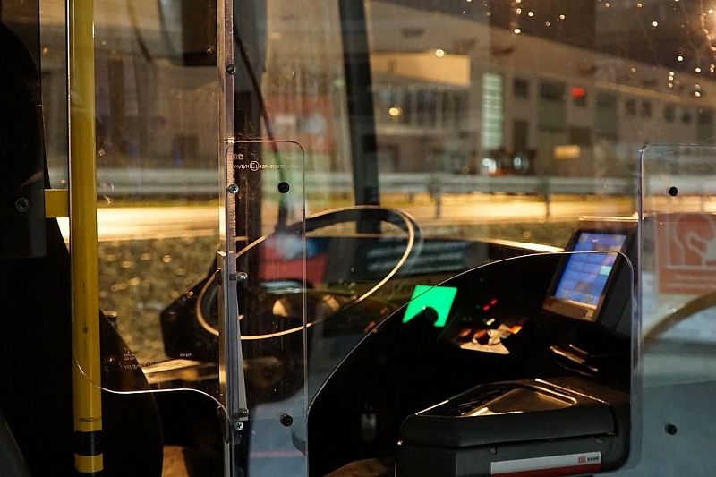 В Майкопе из троллейбуса в мороз высадили двух школьниц: накажут ли водителя или кондуктора