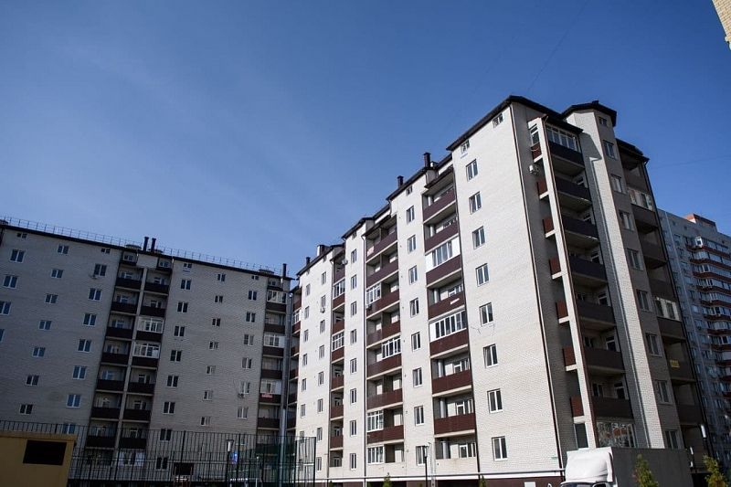 Новые квартиры получили уже 35 семей из пострадавшего при пожаре дома по ул. Российской 