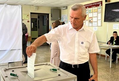 Первый заместитель председателя ЗСК, секретарь регионального отделения «Единой России» Николай Гриценко проголосовал на выборах