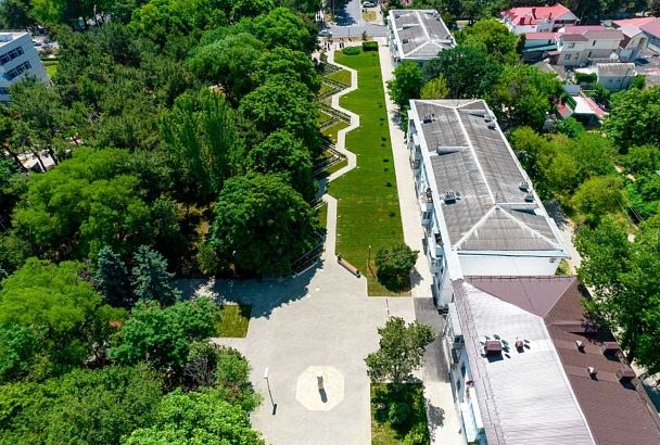 Сквер в честь 300-летия прокуратуры России открыли в Анапе