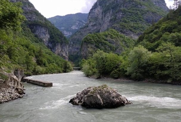 Установлена личность приехавшей из Сочи в Абхазию туристки, которую унесло течением реки