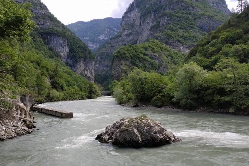 Установлена личность приехавшей из Сочи в Абхазию туристки, которую унесло течением реки
