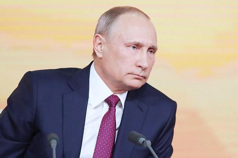 Владимир Путин запретил взыскание долгов с пенсий и пособий