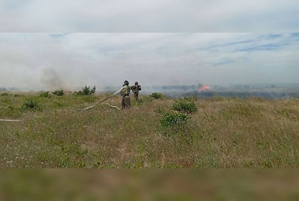 Мощный природный пожар полыхает в Севастополе