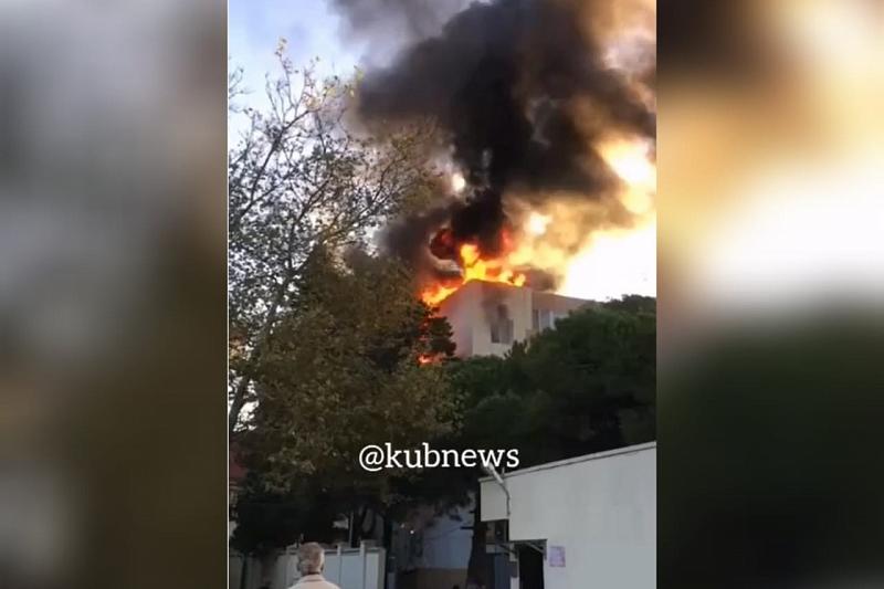 Опубликовано видео пожара в воинской части в Сочи