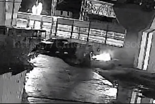Двое мужчин случайно подожгли машину в Сочи во время попытки угнать ее