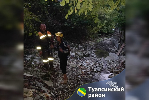 Спасатели сняли застрявшую на склоне горы в Туапсе туристку из Москвы