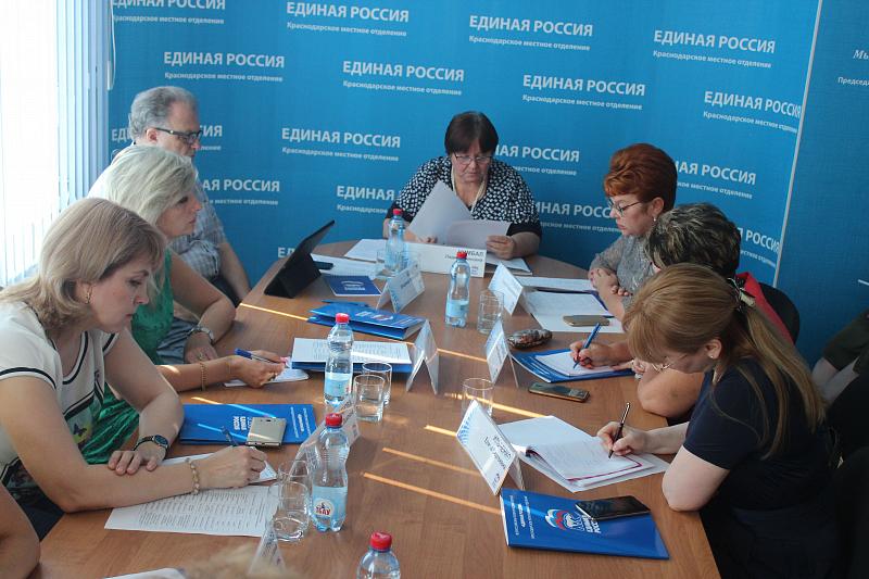 В Краснодаре провели дискуссионную площадку по теме «Антибюрократическая учительская инициатива»