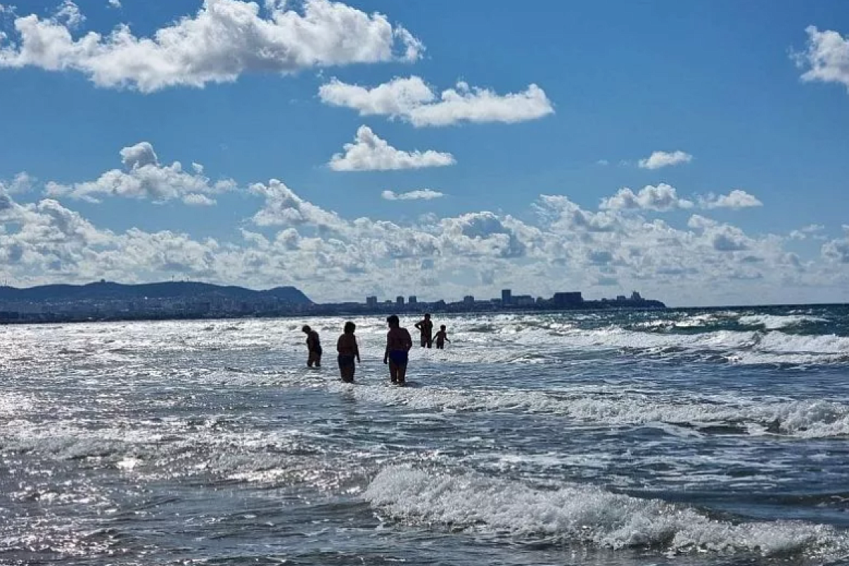 На каких курортах Краснодарского края не успела остыть морская вода 