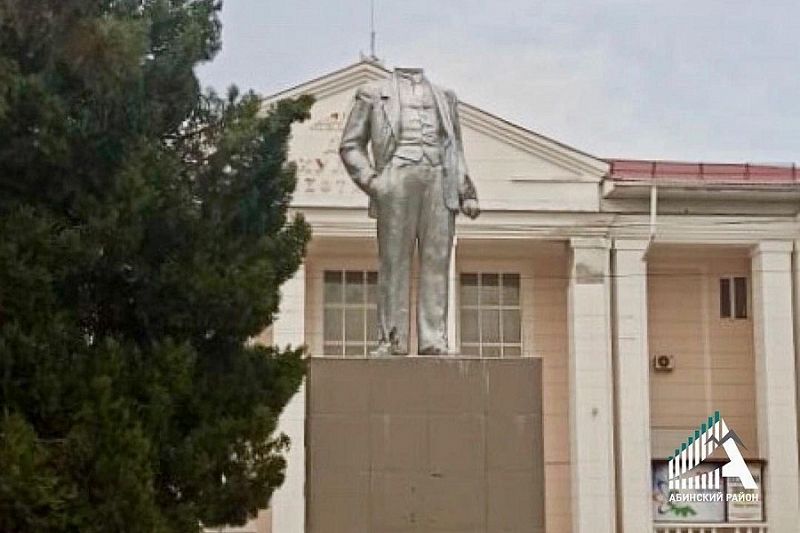 Памятник Ленину обезглавили неизвестные в центре кубанского поселка