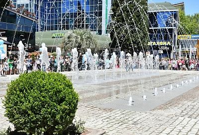 Светомузыкальный фонтан площадью 800 кв. метров запустили в Сочи