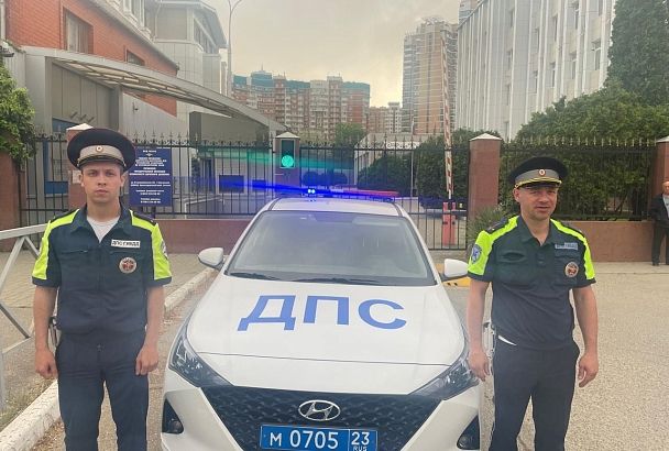 Краснодарские полицейские помогли доставить в больницу ребенка с травмой головы