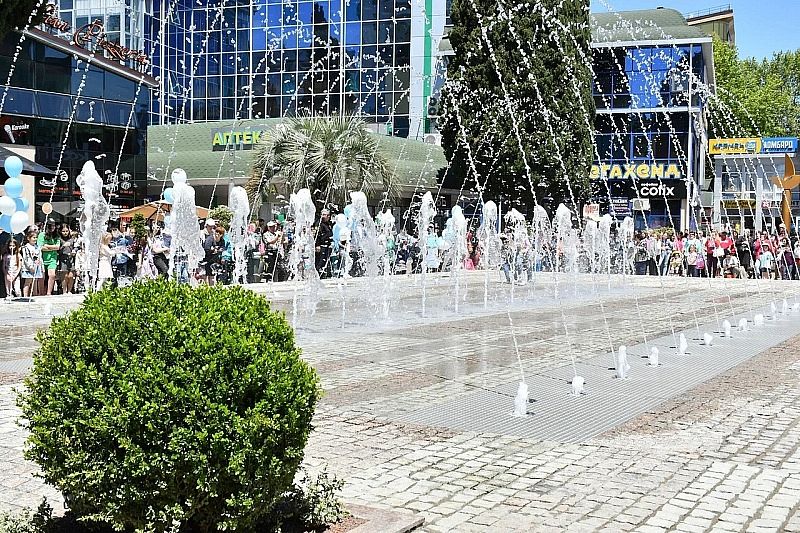 Светомузыкальный фонтан площадью 800 кв. метров запустили в Сочи