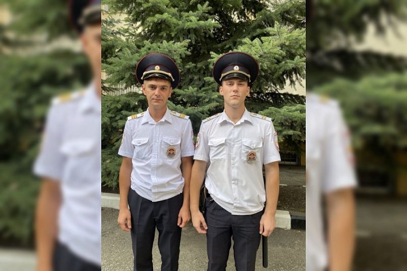В Новороссийске полицейские спасли семью из горящего дома