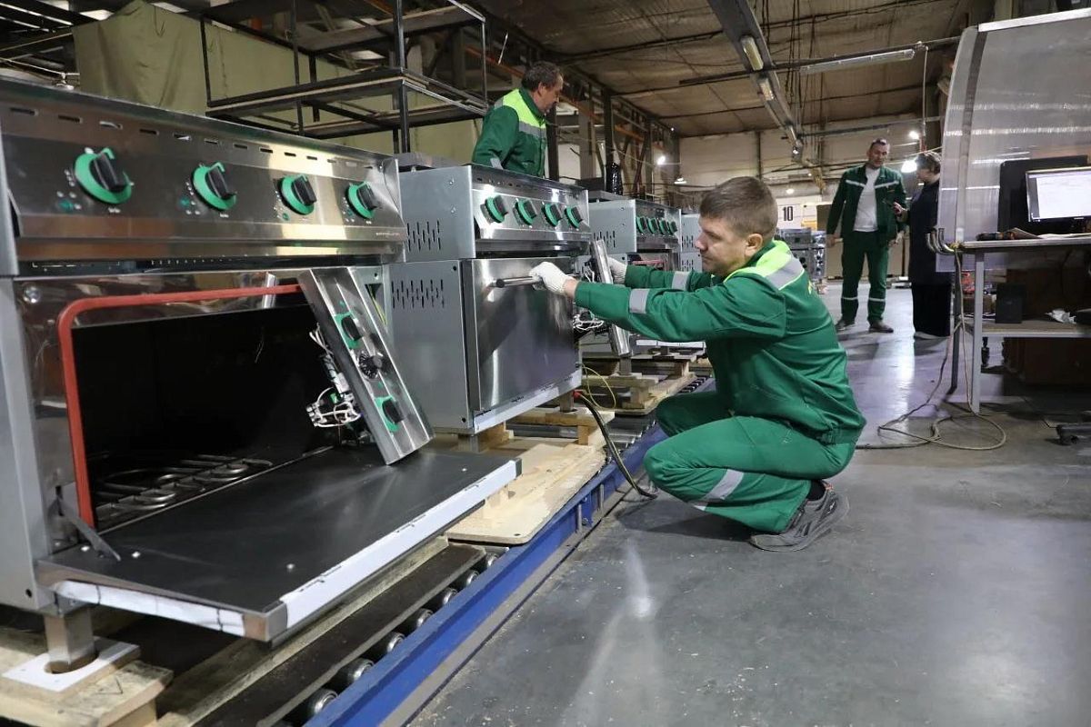 Индустриальная компания из Динского района благодаря собственному инженерно-техническому центру разработала и выпускает широкую линейку пищевого оборудоваия.