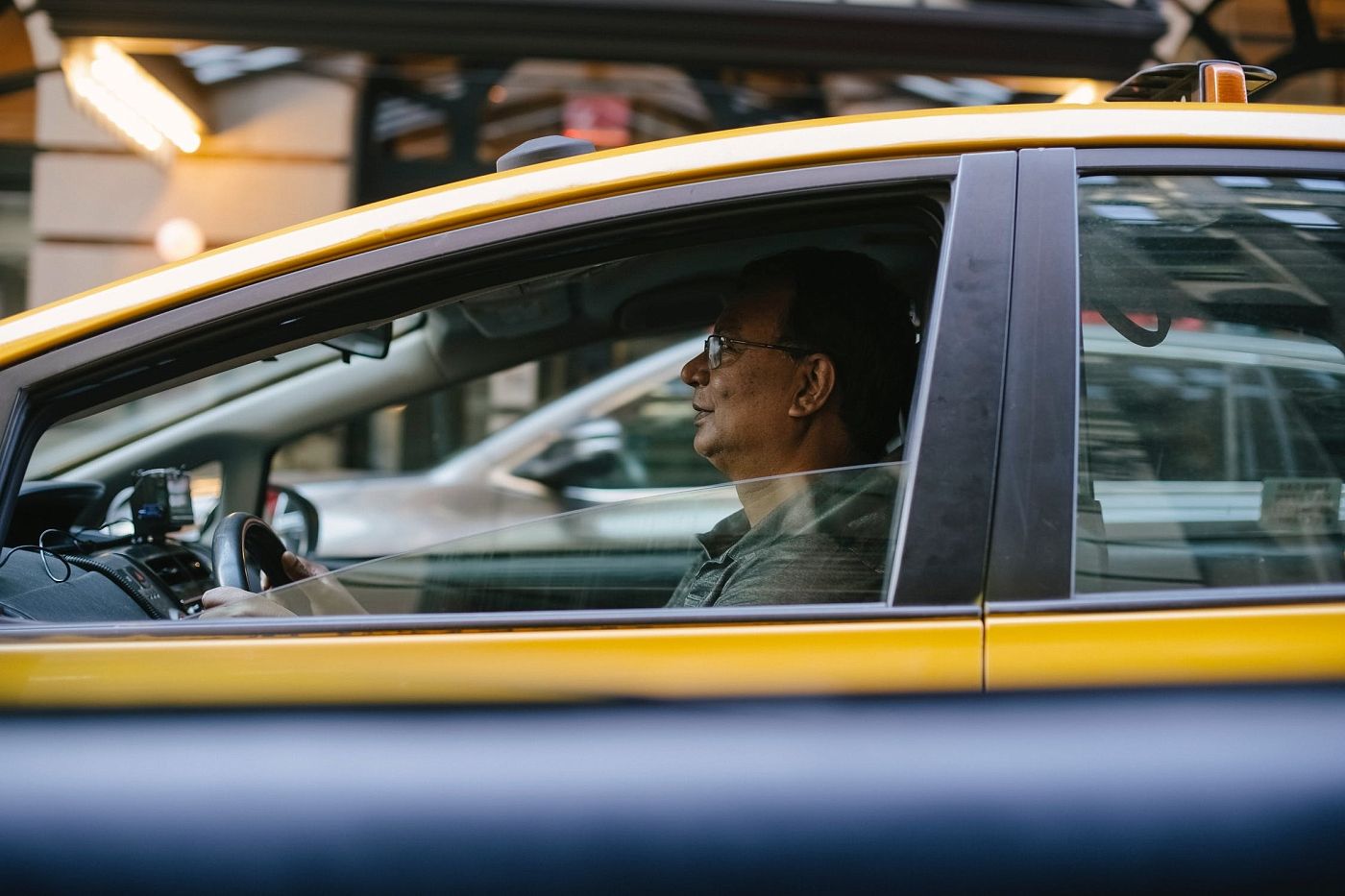 Для таксистов хотят в три раза повысить штрафы
