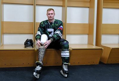 Новороссийский хоккеист сыграл в товарищеской игре с протезом вместо ноги 