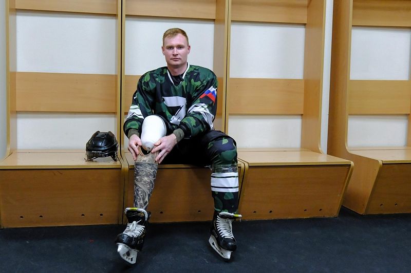 Новороссийский хоккеист сыграл в товарищеской игре с протезом вместо ноги 