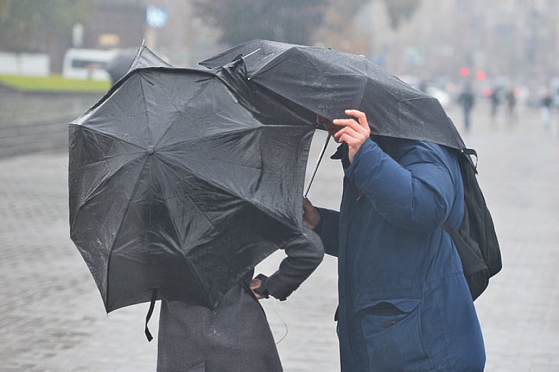 Жителей Сочи предупредили о сильном дожде с грозой и усилением ветра