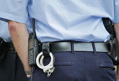 В Ростовской области полицейский применил табельное оружие, чтобы утихомирить компанию агрессивно-настроенных мужчин 