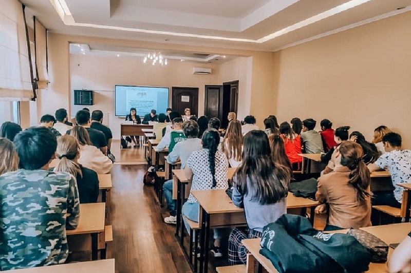 В Краснодаре полицейские встретились с иностранными студентами