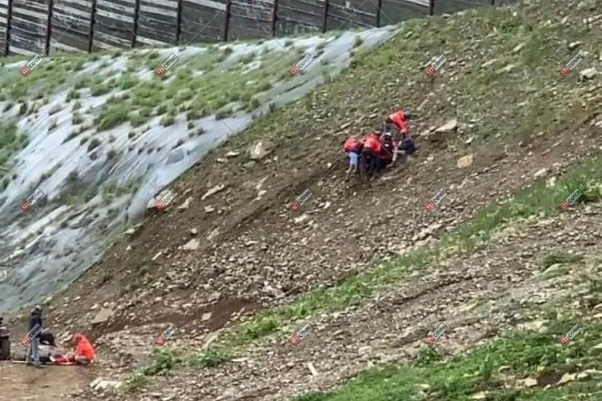 Появилось видео момента крушения параплана в Сочи, где серьезно пострадали два человека