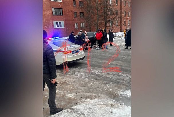 В Петербурге неизвестный выстрелил в мужчину, привезшего детей в школу