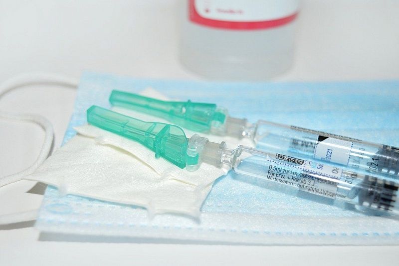 Врачи предостерегают от совмещения прививок против гриппа и коронавируса