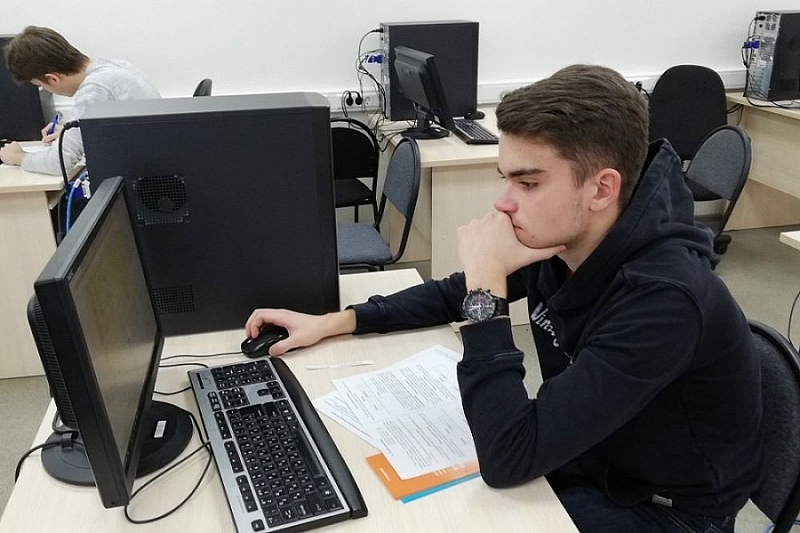 Более 350 школ Краснодарского края благодаря нацпроекту подключат к высокоскоростному интернету до конца года