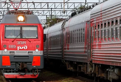 Пассажирский поезд Мурманск - Новороссийск задержан почти на сутки 