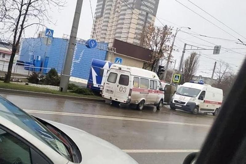 В Краснодаре в ДТП с участием кареты «скорой помощи» пострадали 6 человек