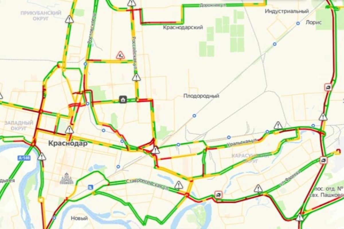 Город стоит: на дорогах Краснодара образовались 10-балльные пробки