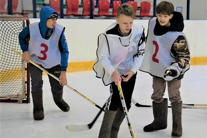В Краснодарском крае состоялся II Сретенский фестиваль по хоккею в валенках