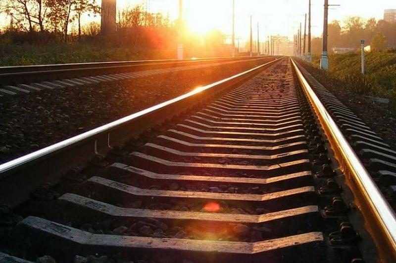В Краснодарском крае поезд сбил насмерть мужчину и женщину, отмечавших день рождения на путях