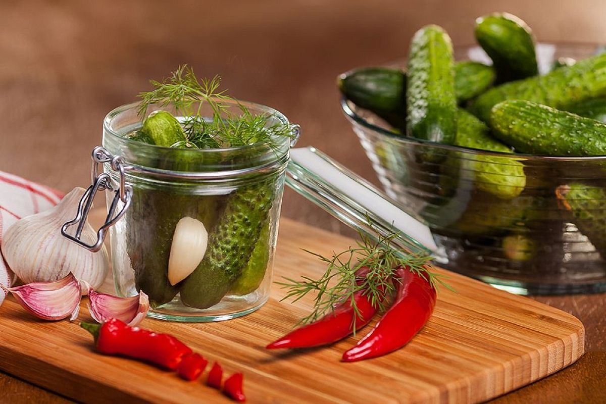 Беру огурцы, заливаю ледяной водой — 24 часа и готовы! Малосолим в жару холодным способом