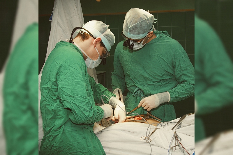 Краснодарские хирурги удалили 73-летней женщине 3-сантиметровую опухоль предсердия