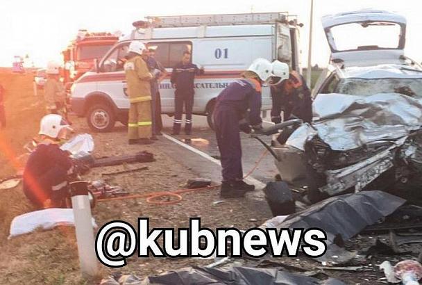 Выжившую в аварии с 9 жертвами вертолетом санавиации доставили в Краснодар