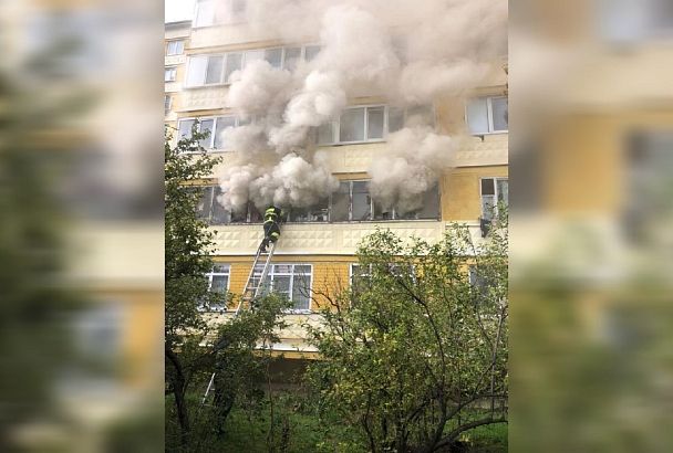 В Туапсе из-за пожара в многоэтажке эвакуировали 9 человек. Есть пострадавший