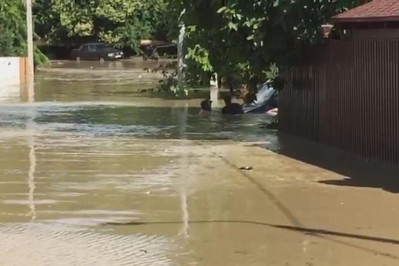 В Сочи после дождя подтоплено 6 домов, работает комиссия по оценке ущебра