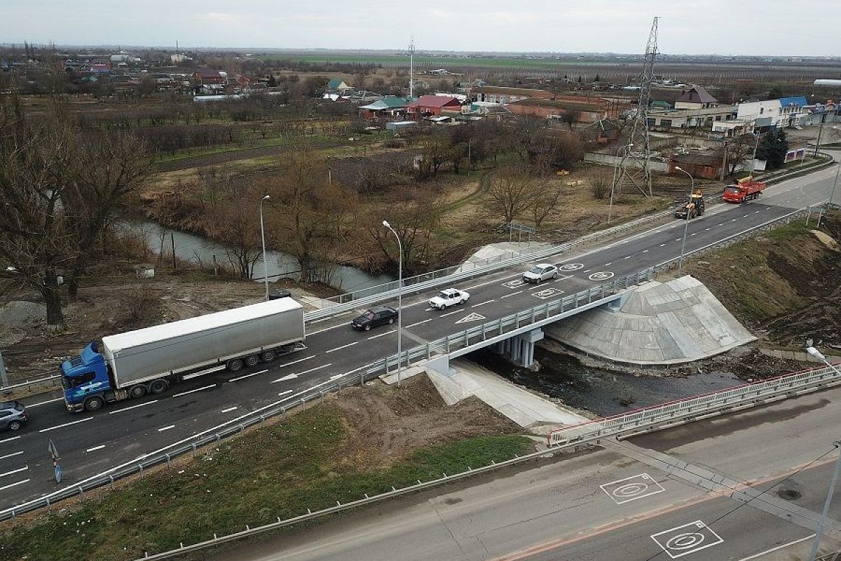 Два моста на ведущей к побережью федеральной трассе отремонтировали в Краснодарском крае