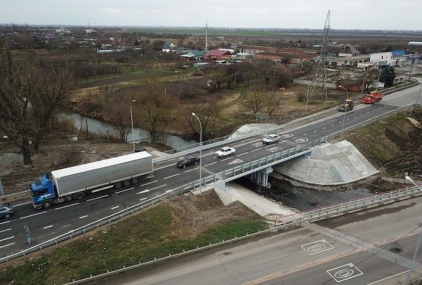 Два моста на ведущей к побережью федеральной трассе отремонтировали в Краснодарском крае