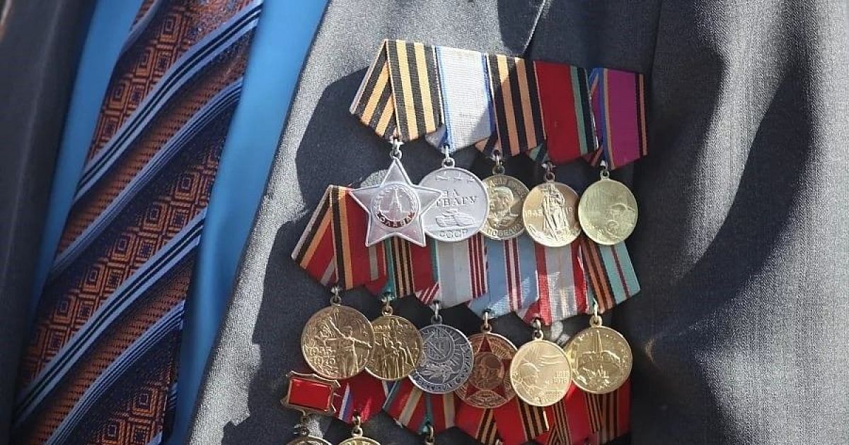 Как вешаются медали. Медали на пиджаке. Награды ветеранов. Медали и ордена на пиджаке. Мундир с медалями и орденами.