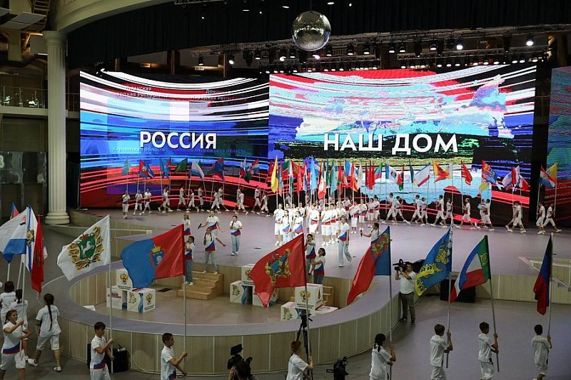 Глава Кубани Вениамин Кондратьев принял участие в пленарном заседании Всероссийского родительского форума