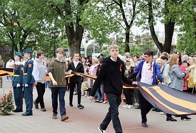 В краевой столице развернули двухкилометровую Георгиевскую ленту