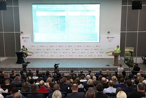 Оксана Лут и Вениамин Кондратьев пообщались с фермерами на выставке «ЮГАГРО-2025» в Краснодаре