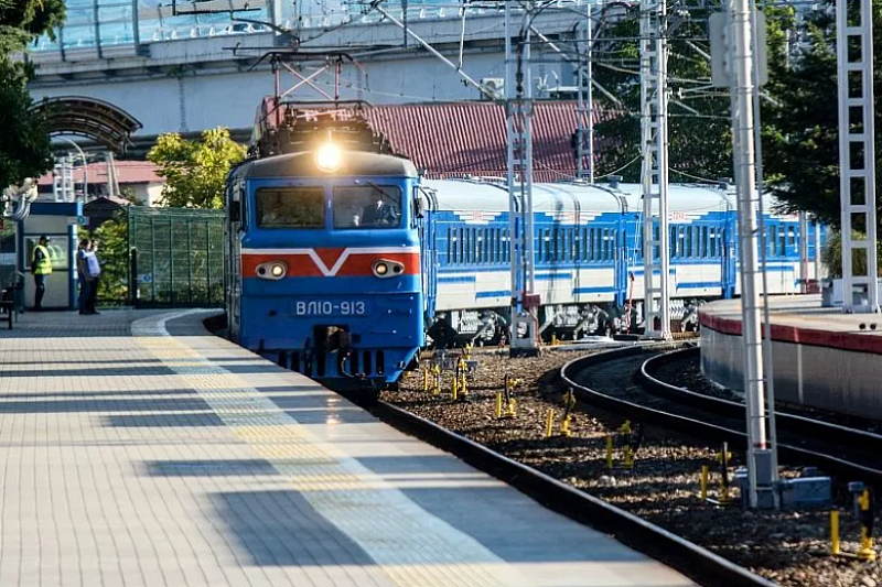 Следующие в Крым поезда перенаправлены в Анапу 